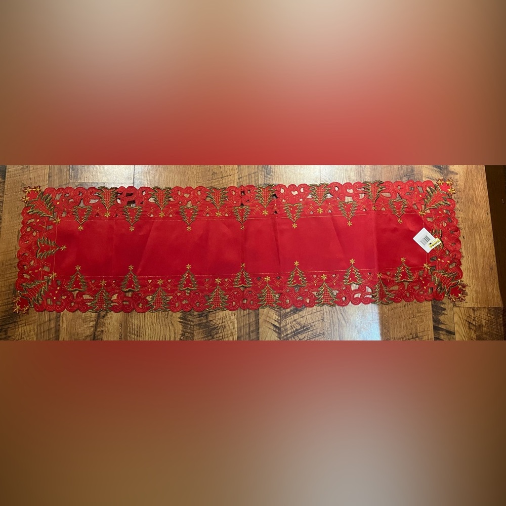 NEW—Saro Lifestyle Red Christmas Table Runner